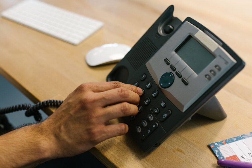 Telefono di una postazione di call center outbound
